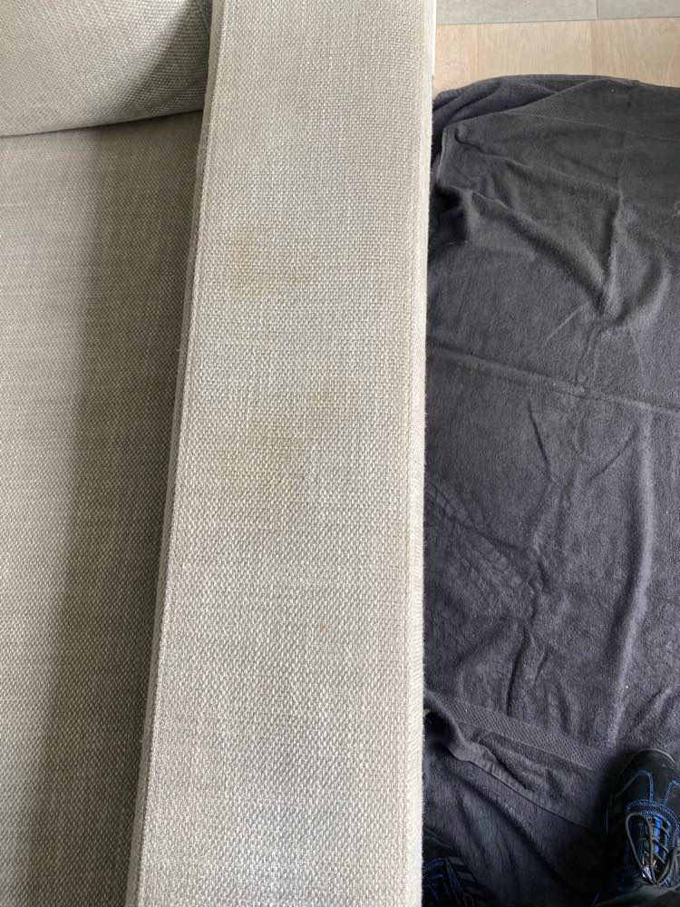 Zetel voor reiniging in Temse - vlekken zichtbaar