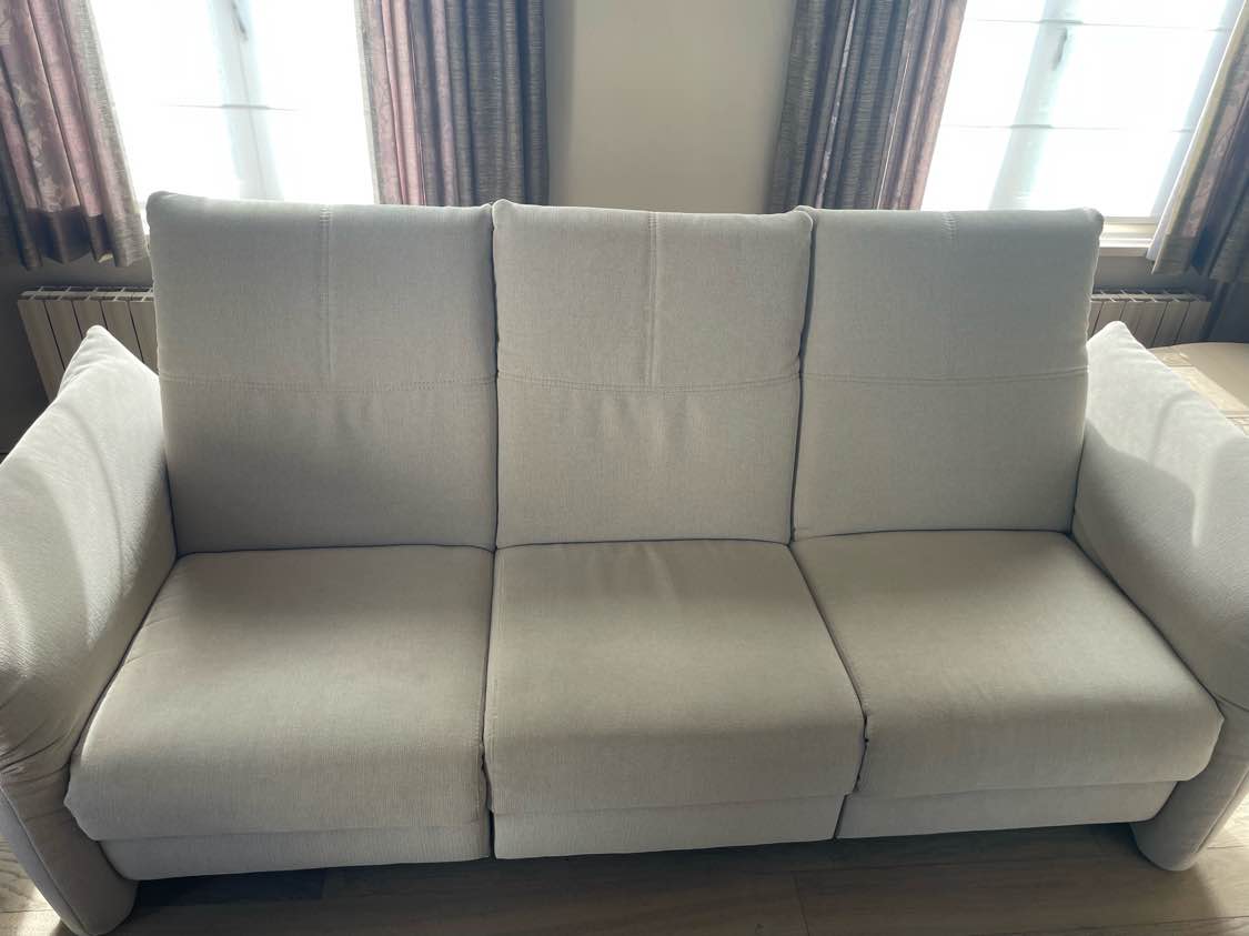 Zetel voor reiniging in Ledegem - vlekken zichtbaar