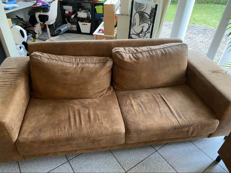 Zetel voor reiniging in Zonhoven - vlekken zichtbaar