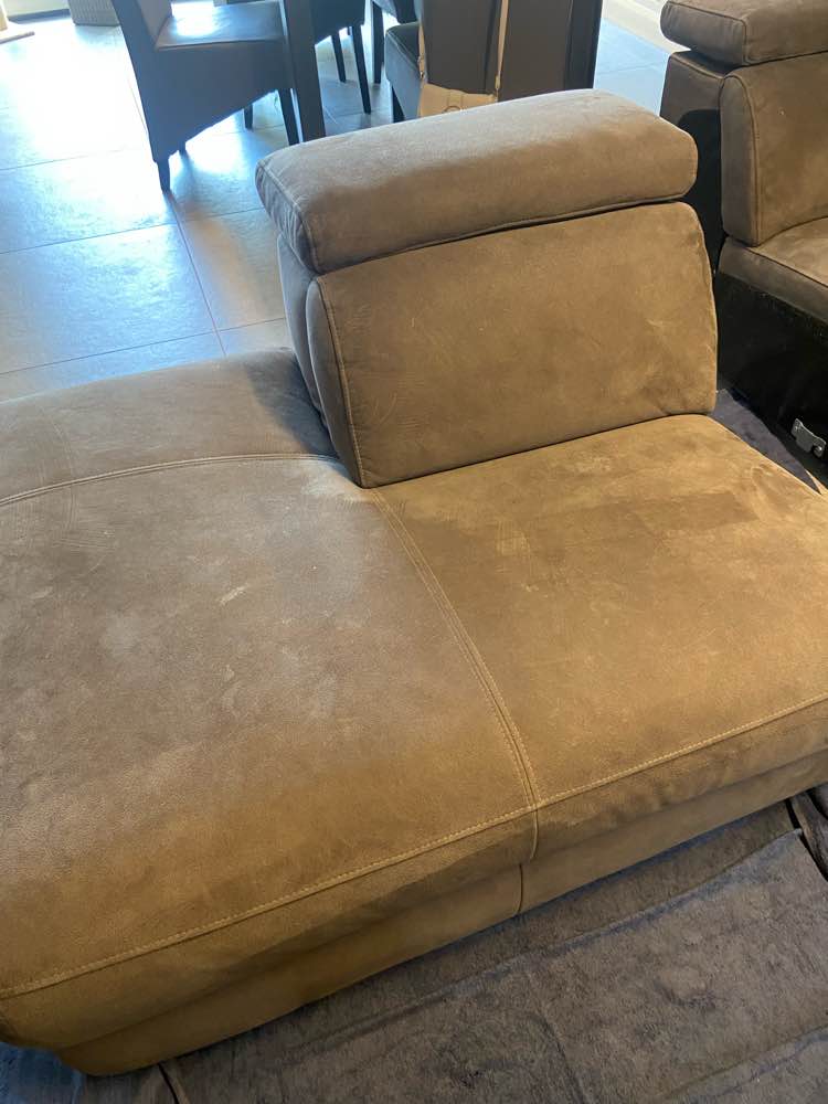 Zetel voor reiniging in Stabroek - vlekken zichtbaar