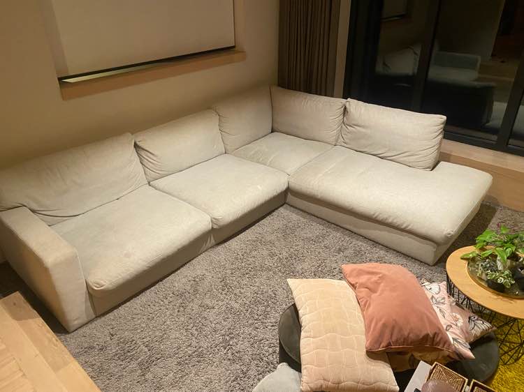 Zetel voor reiniging in Rumst - vlekken zichtbaar