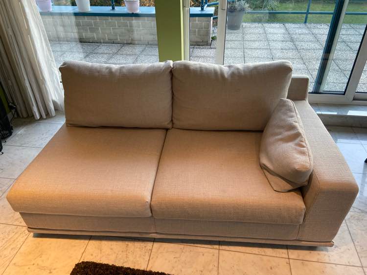 Zetel voor reiniging in Sint-Lambrechts-Woluwe - vlekken zichtbaar