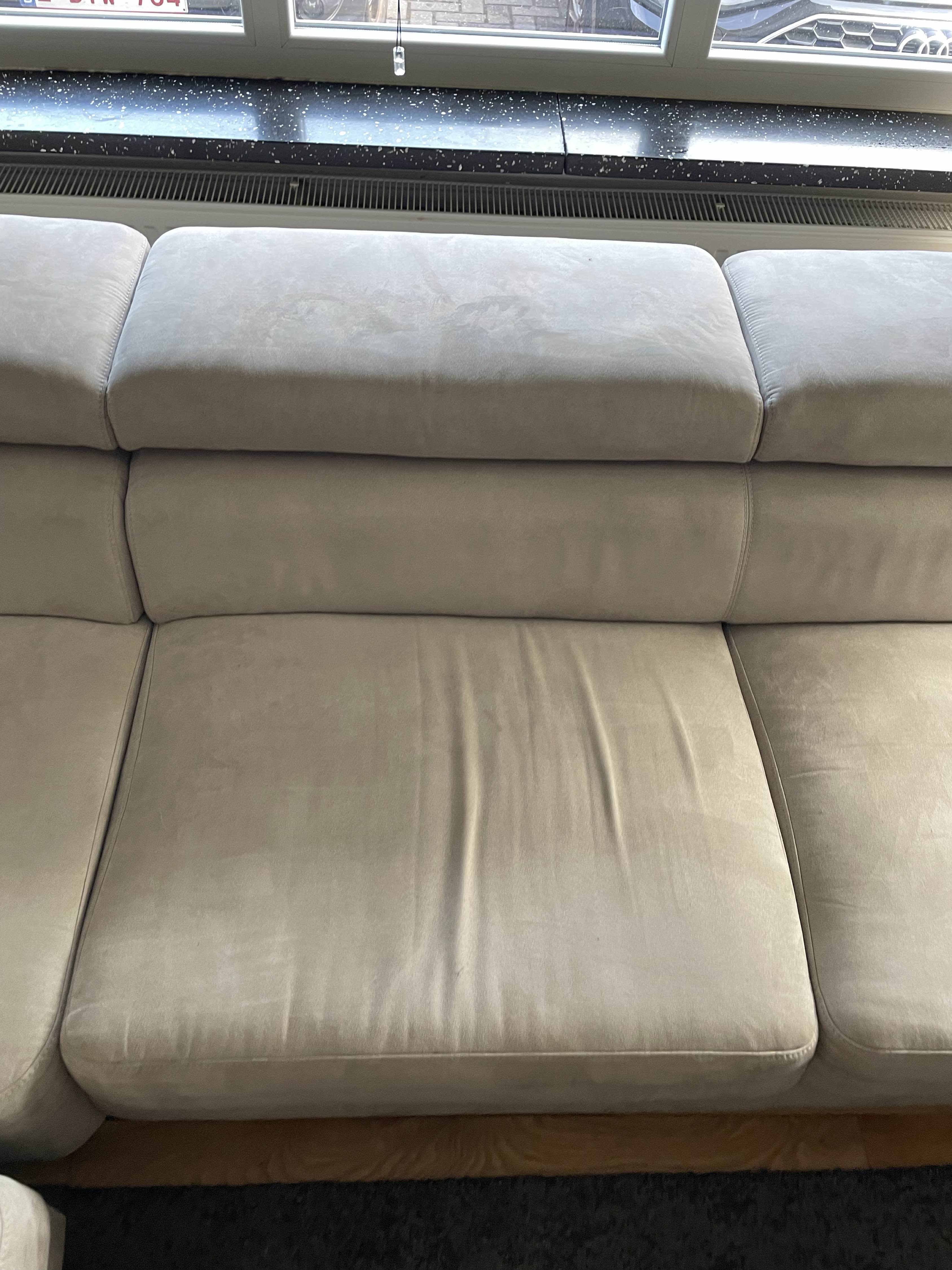 Zetel voor reiniging in Waasmunster - vlekken zichtbaar