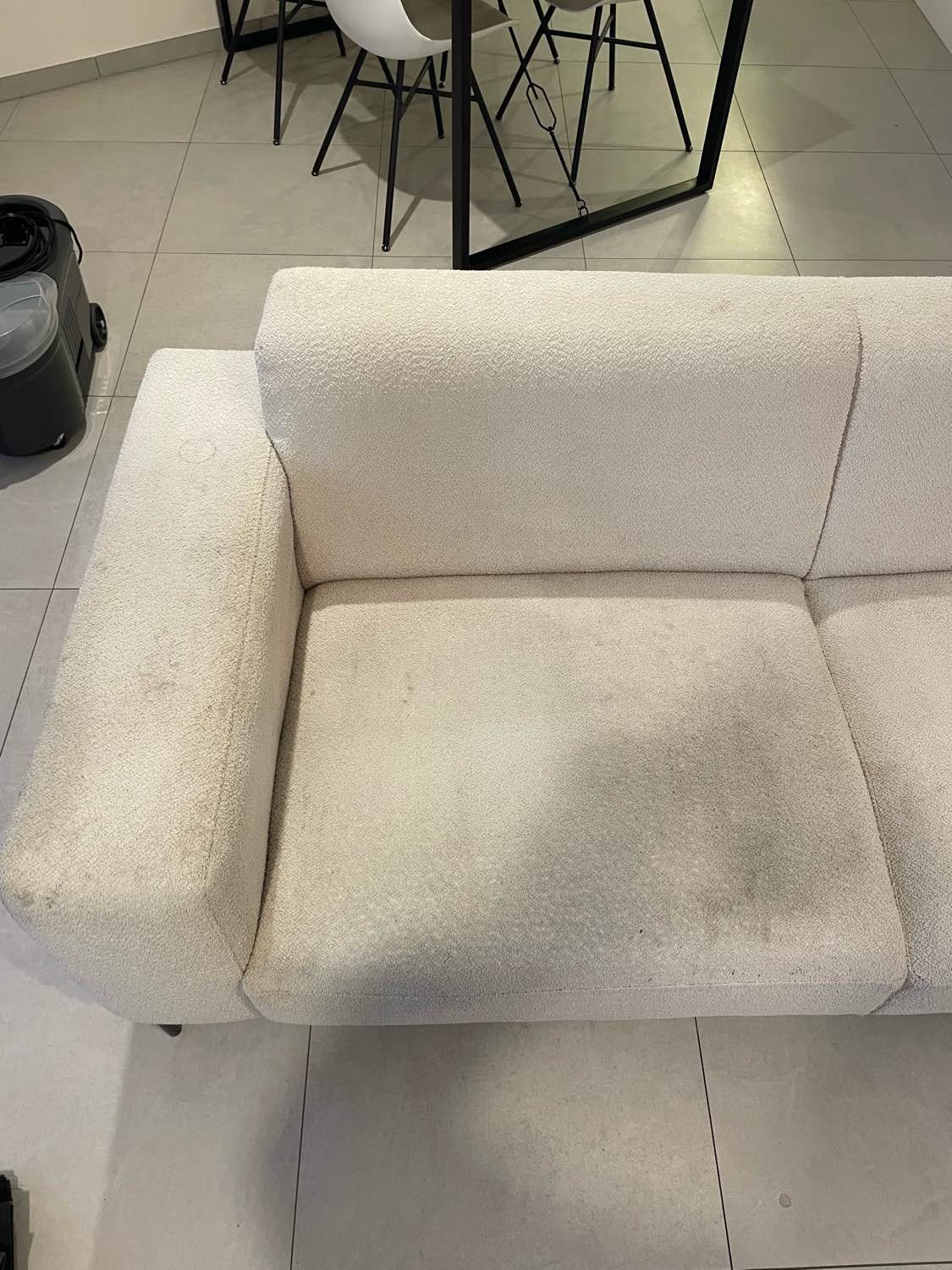 Zetel voor reiniging in Grobbendonk - vlekken zichtbaar