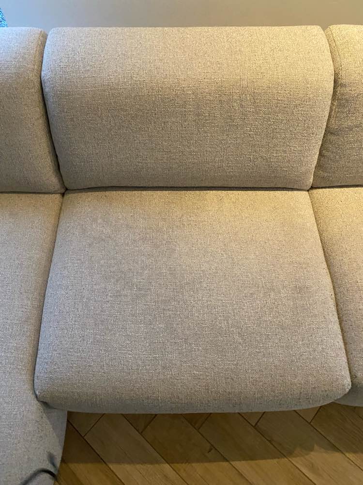 Zetel voor reiniging in Dessel - vlekken zichtbaar