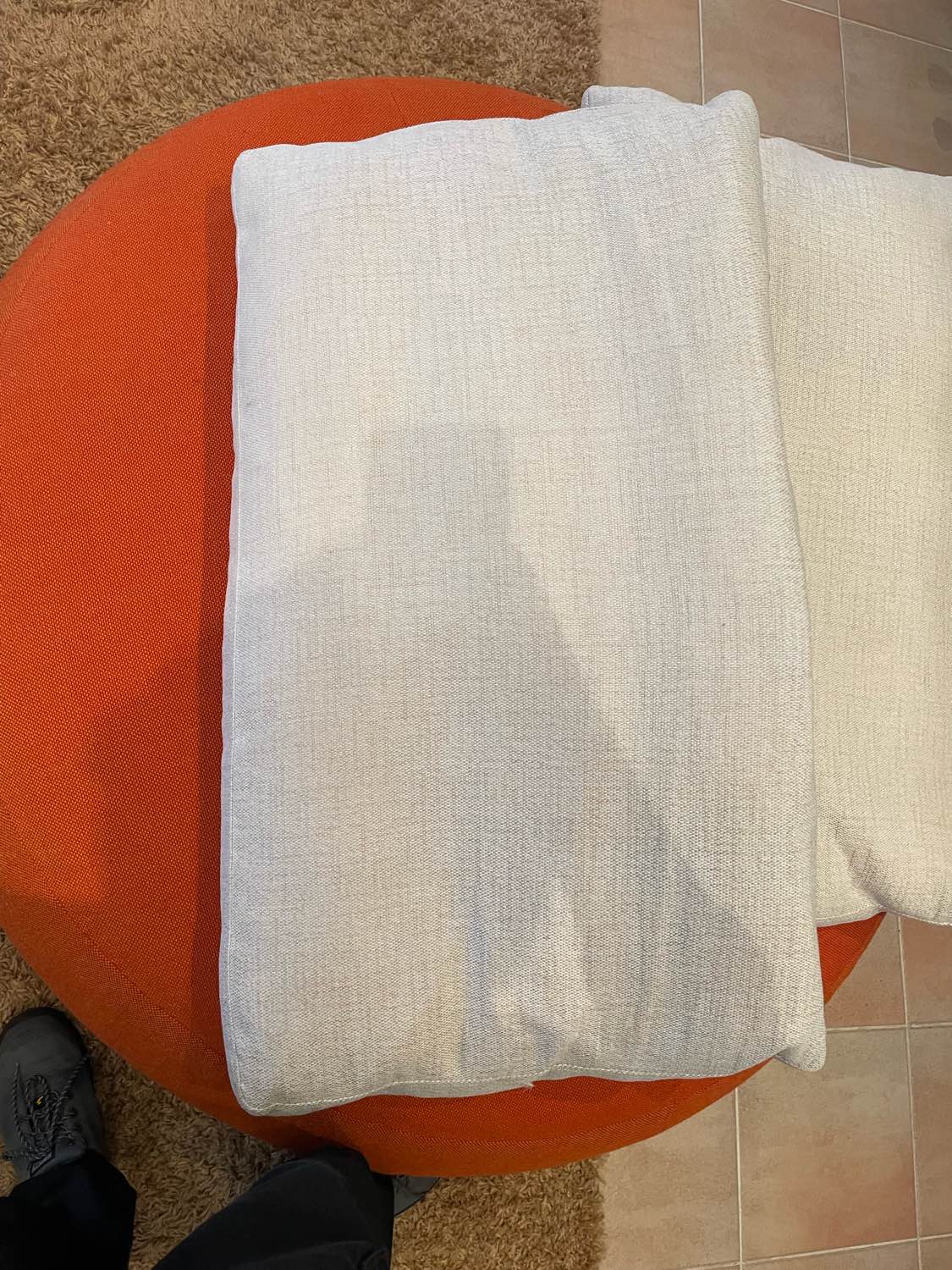 Zetel voor reiniging in Lille - vlekken zichtbaar