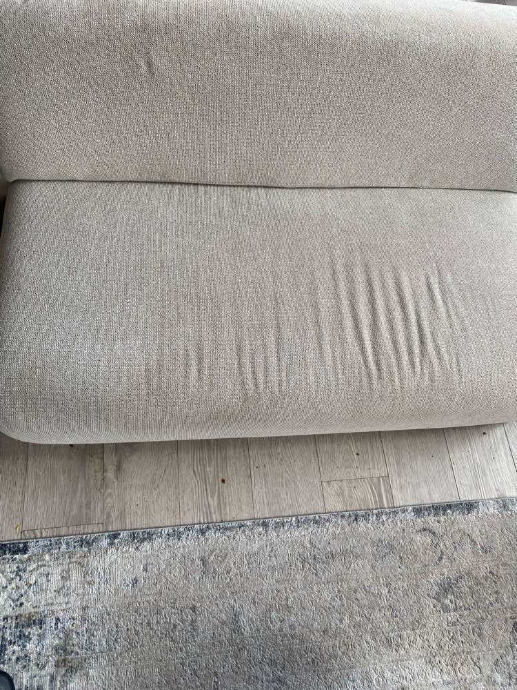 Zetel voor reiniging in Kortrijk - vlekken zichtbaar