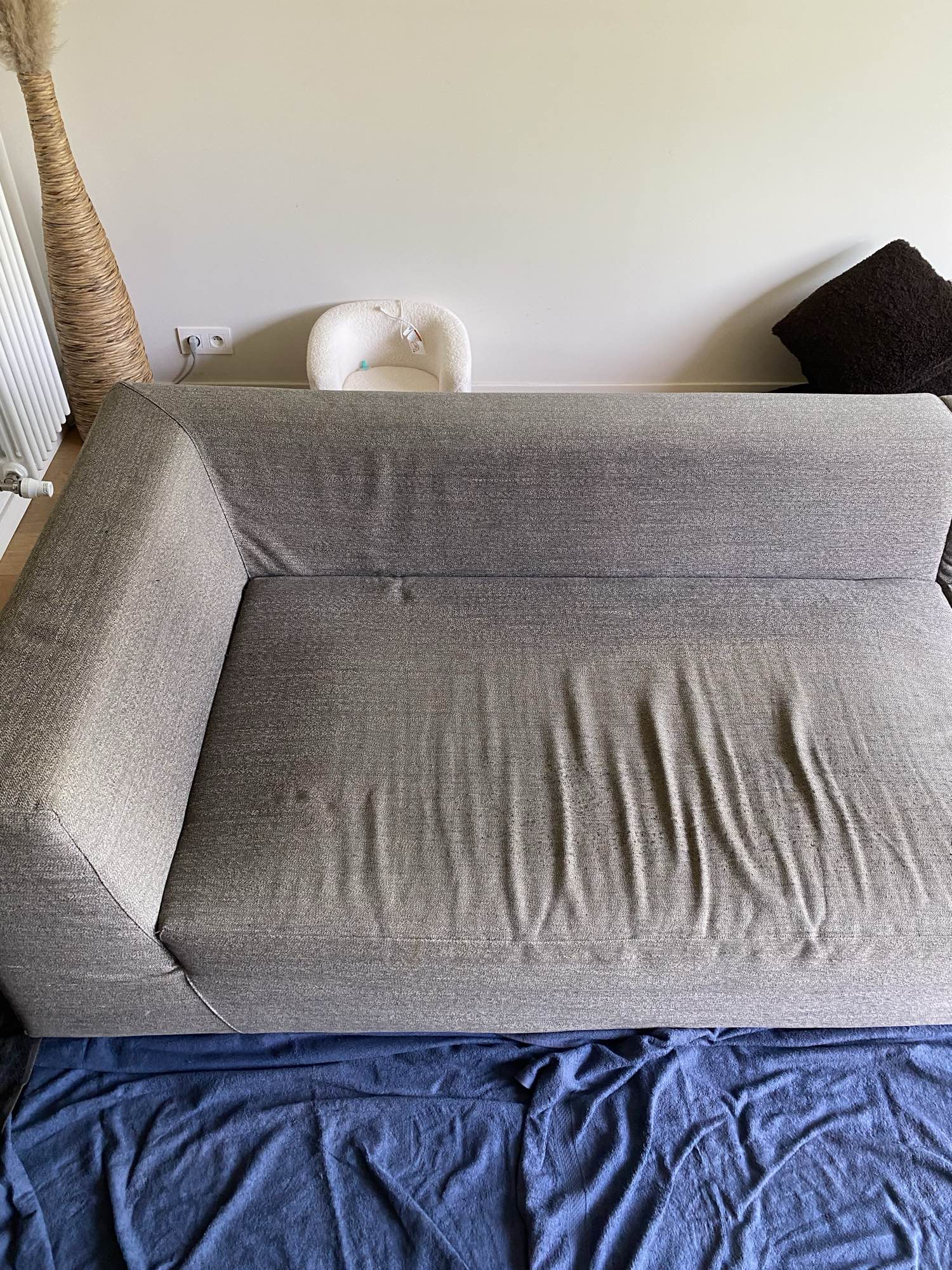 Zetel voor reiniging in Mortsel - vlekken zichtbaar