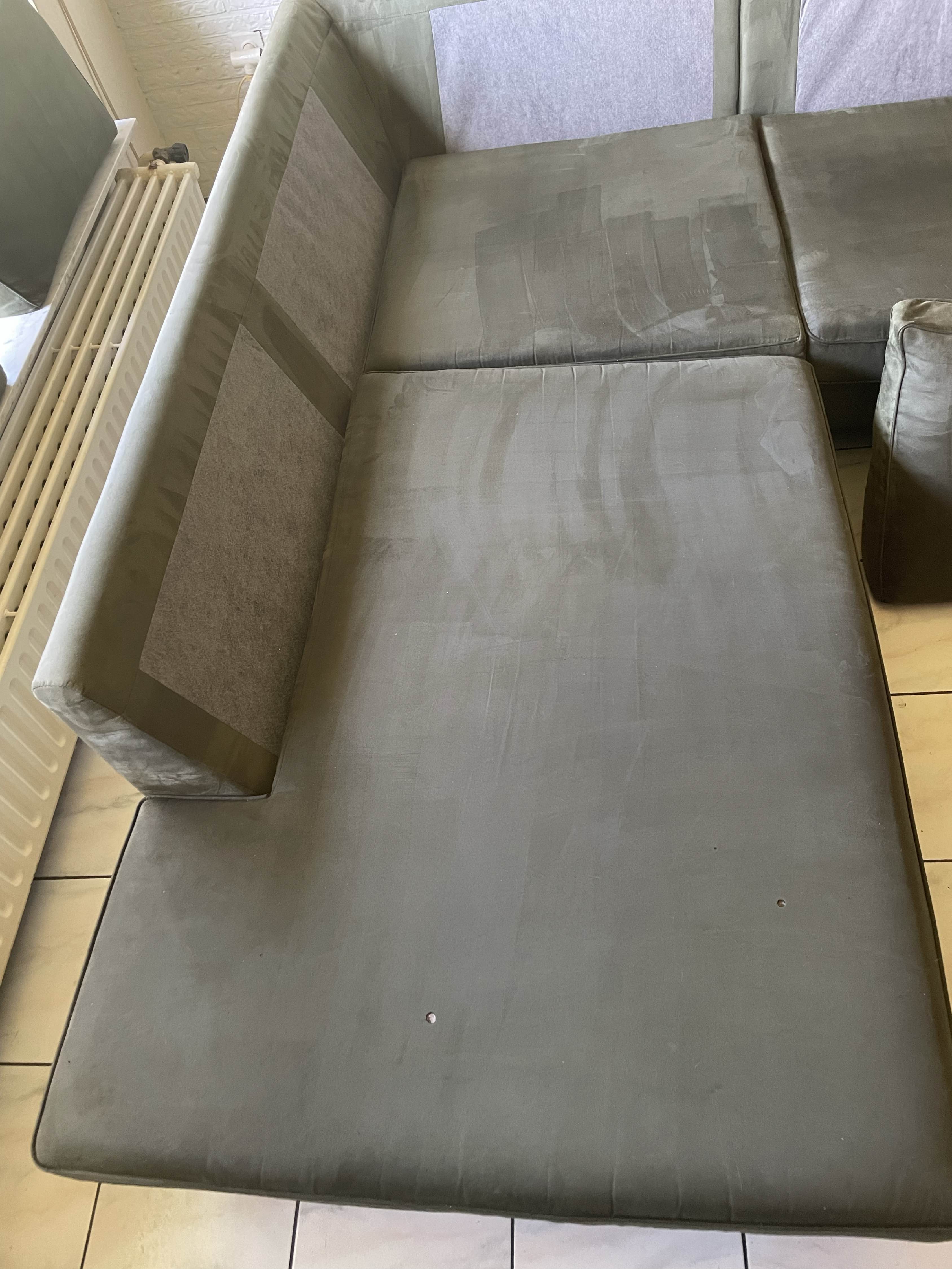 Zetel voor reiniging in Lanaken - vlekken zichtbaar