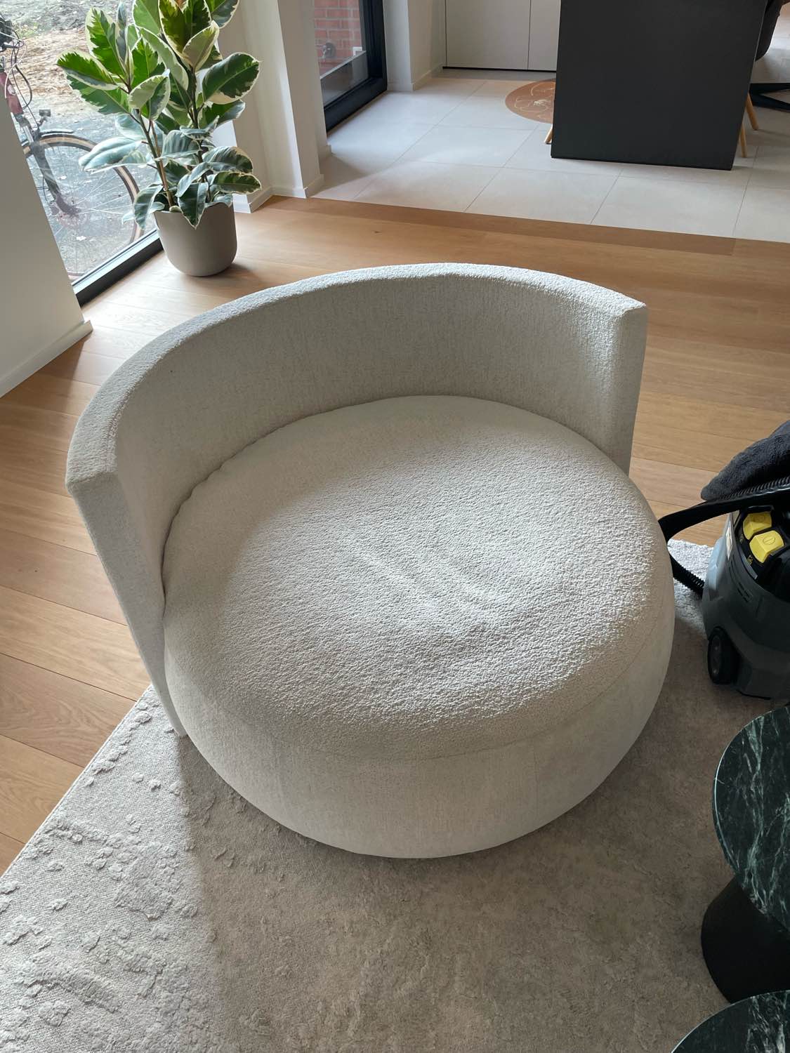 Zetel voor reiniging in Genk - vlekken zichtbaar