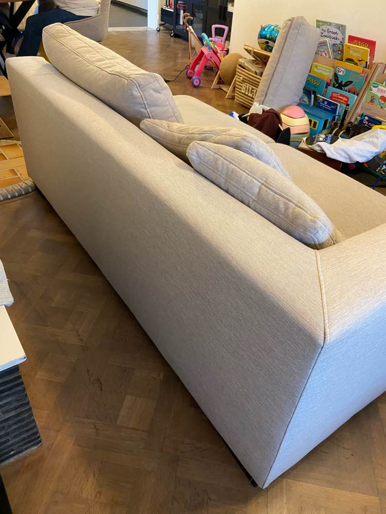 Zetel voor reiniging in Sint-Truiden - vlekken zichtbaar