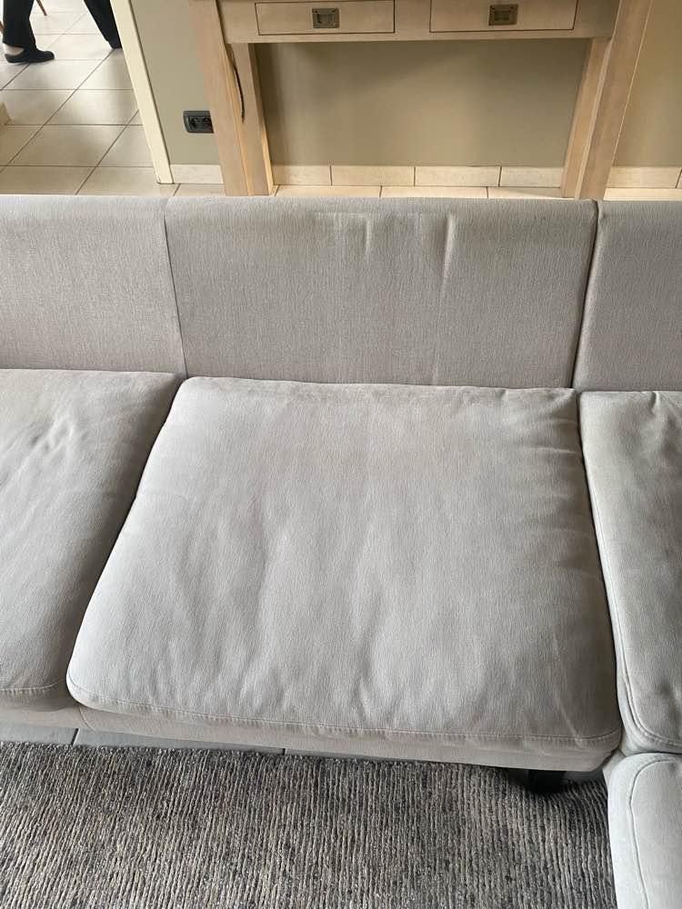 Zetel voor reiniging in Merelbeke - vlekken zichtbaar