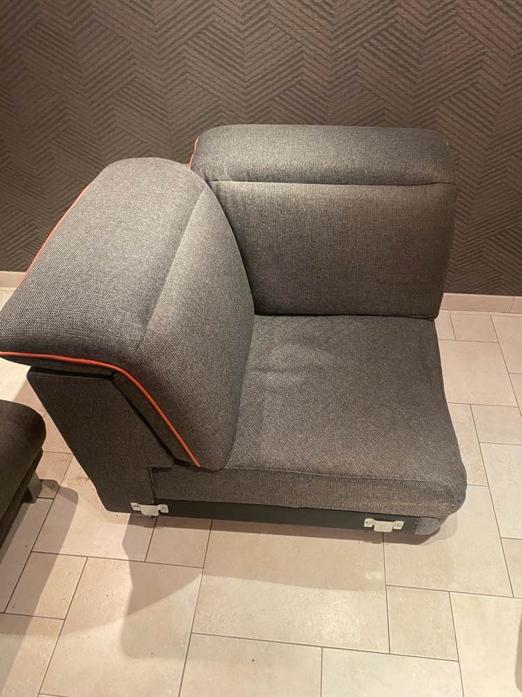 Zetel voor reiniging in Izegem - vlekken zichtbaar