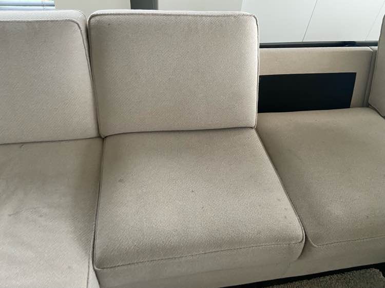 Zetel voor reiniging in Brecht - vlekken zichtbaar