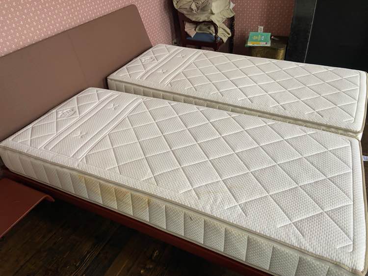 Zetel voor reiniging in Haacht - vlekken zichtbaar