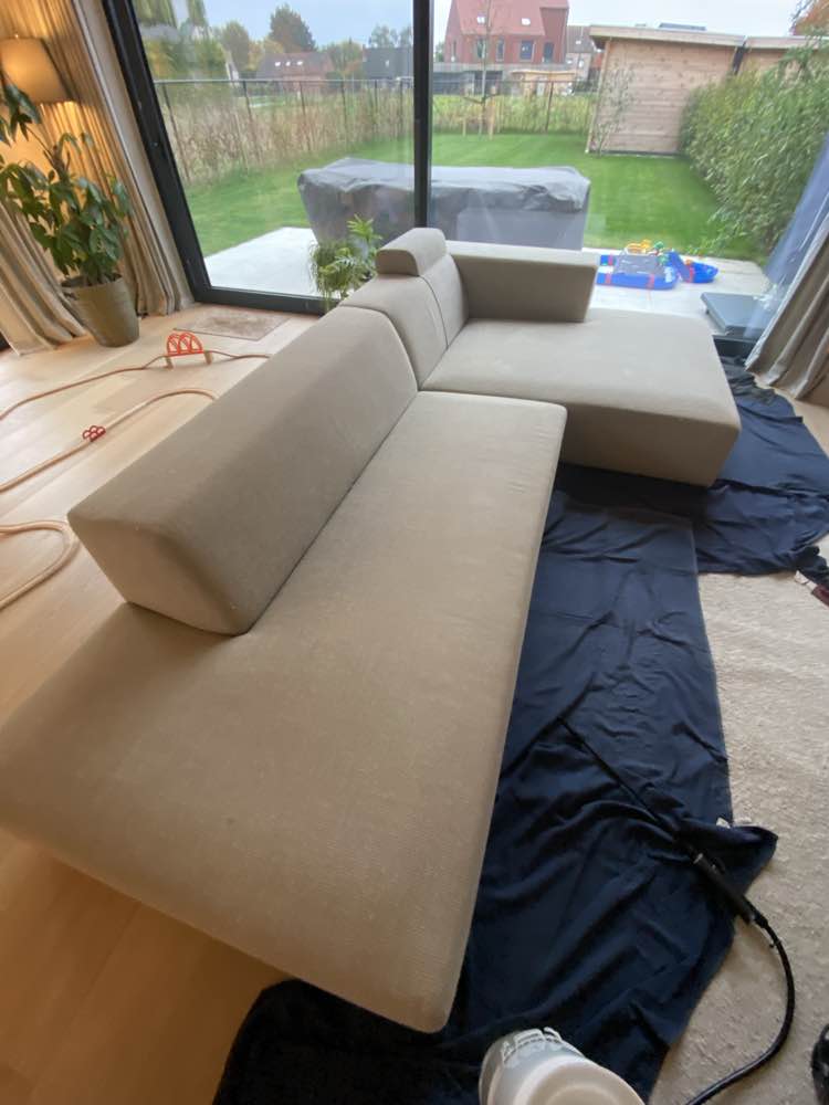 Zetel voor reiniging in Grimbergen - vlekken zichtbaar