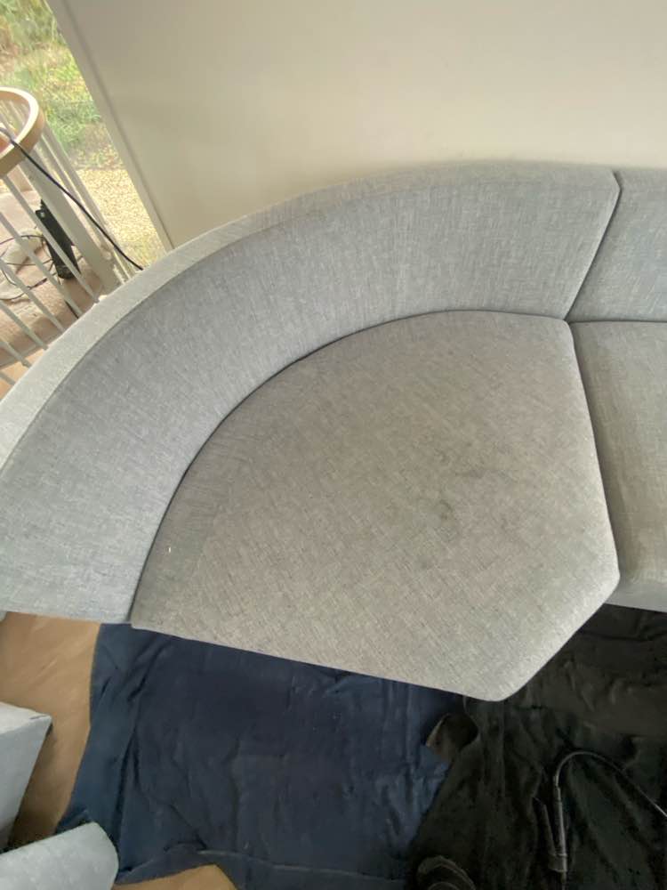 Zetel voor reiniging in Ranst - vlekken zichtbaar