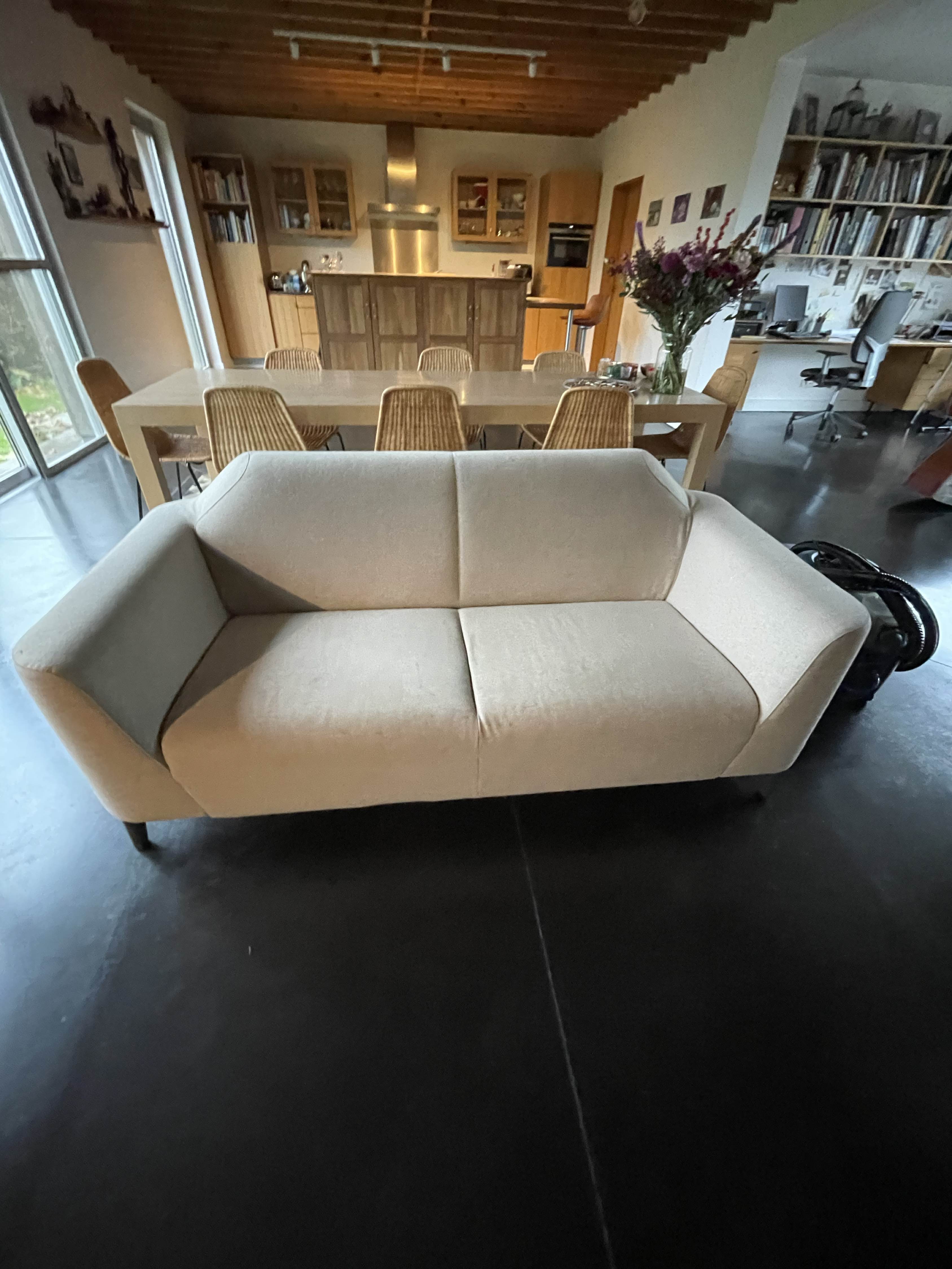 Zetel voor reiniging in Zele - vlekken zichtbaar