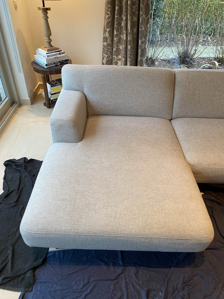 Zetel voor reiniging in Kruisem - vlekken zichtbaar