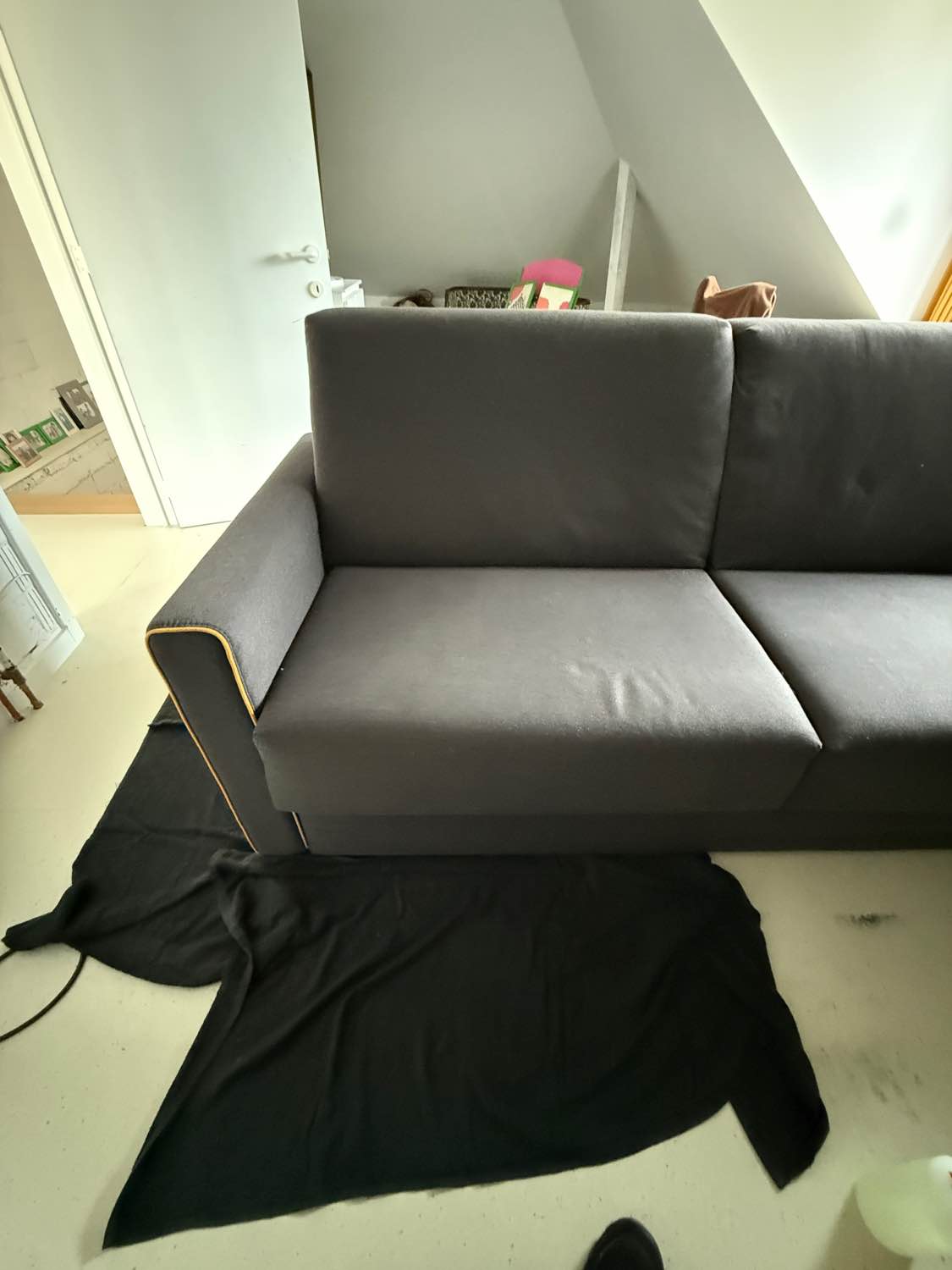 Zetel voor reiniging in Kortenberg - vlekken zichtbaar