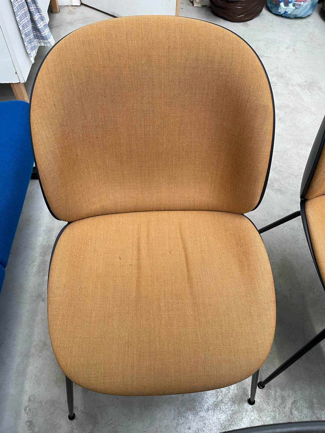 Zetel voor reiniging in Oostende - vlekken zichtbaar