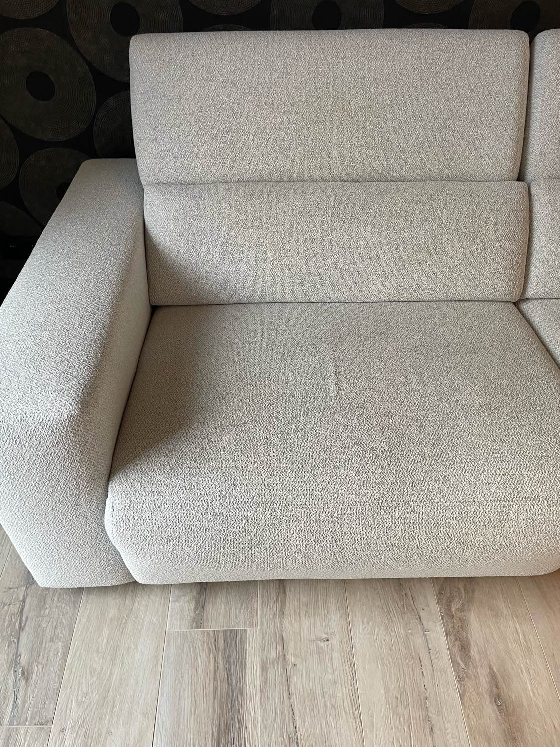 Zetel voor reiniging in Bornem - vlekken zichtbaar