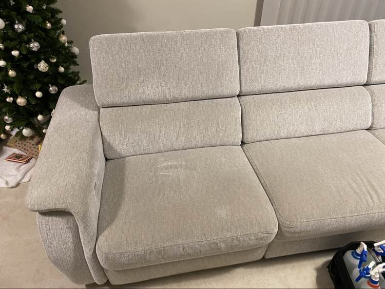 Zetel voor reiniging in Meise - vlekken zichtbaar