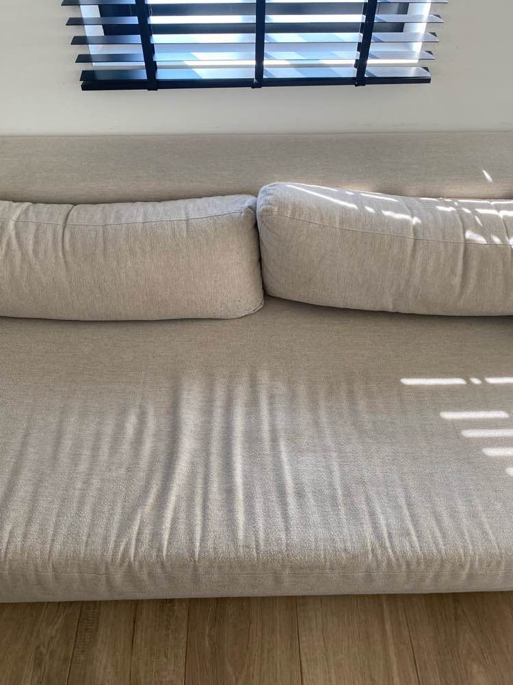 Zetel voor reiniging in Tongeren - vlekken zichtbaar