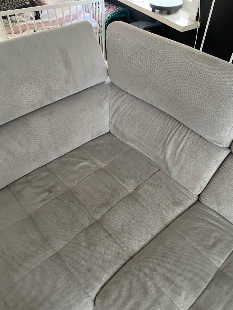 Zetel voor reiniging in Lievegem - vlekken zichtbaar