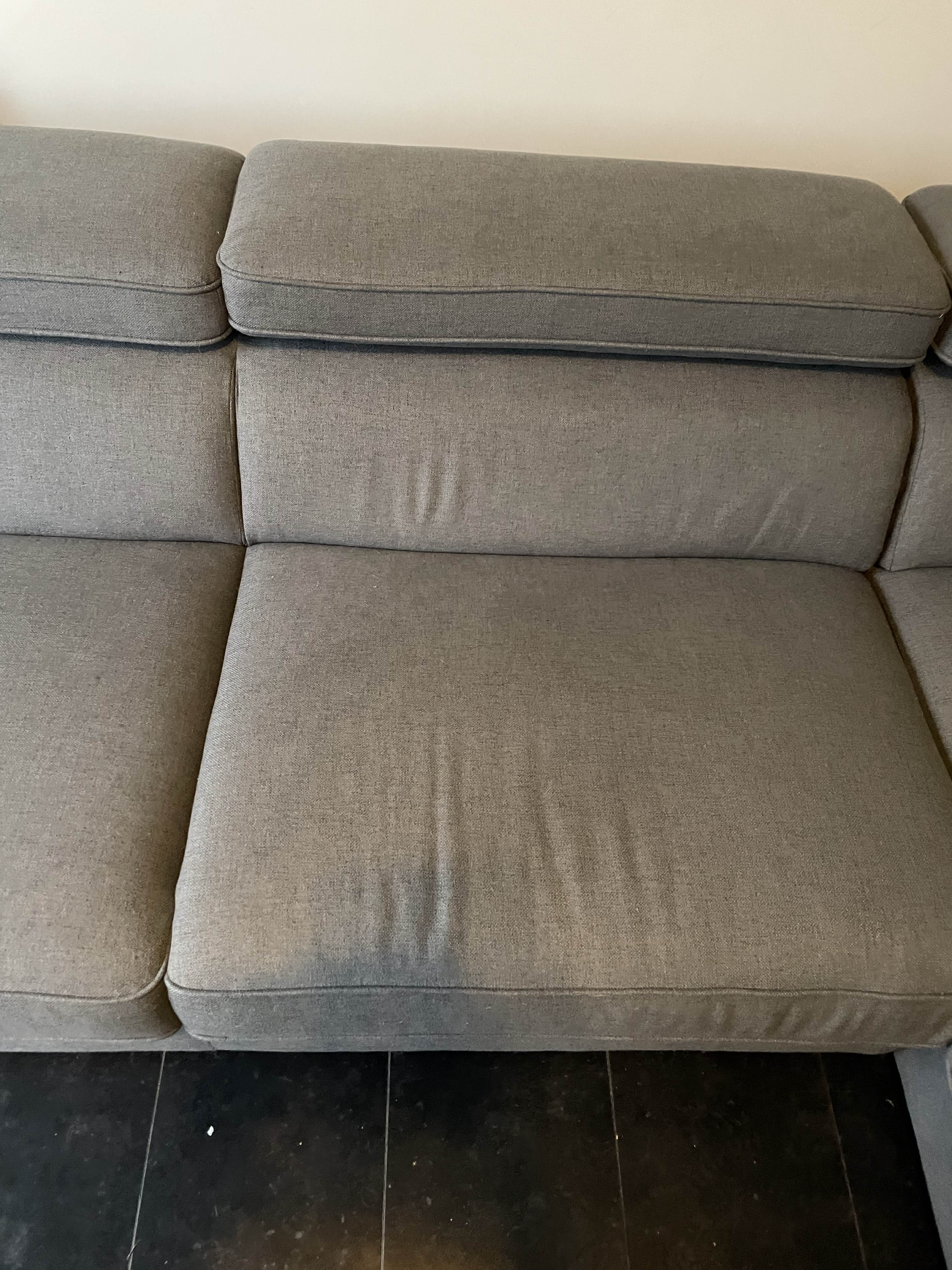 Zetel voor reiniging in Beersel - vlekken zichtbaar