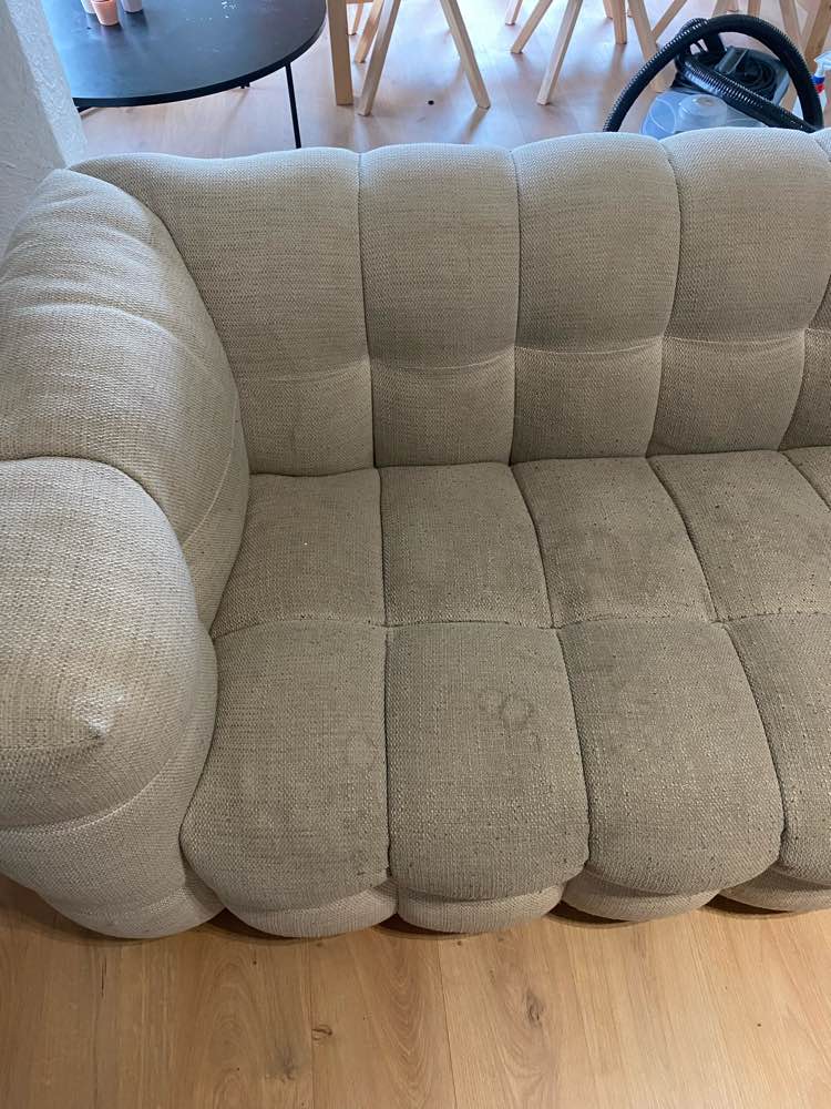 Zetel voor reiniging in Diepenbeek - vlekken zichtbaar