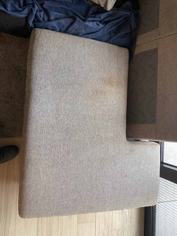 Zetel voor reiniging in Antwerpen - vlekken zichtbaar