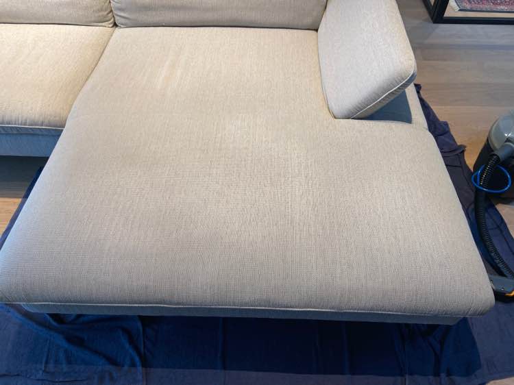 Zetel voor reiniging in Opwijk - vlekken zichtbaar