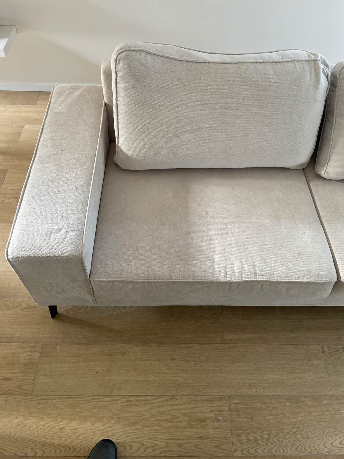 Zetel voor reiniging in Berlare - vlekken zichtbaar