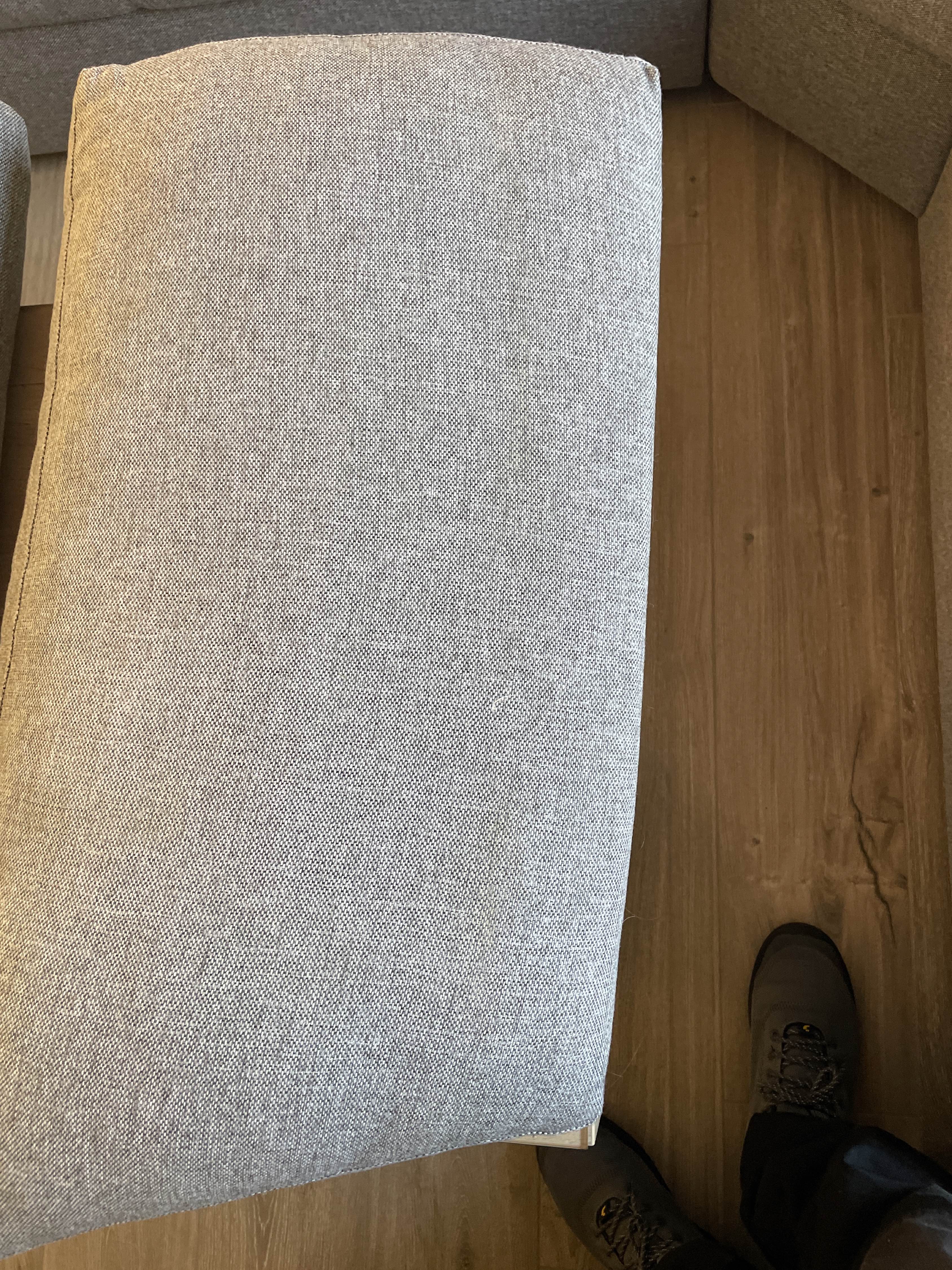 Zetel voor reiniging in Edegem - vlekken zichtbaar