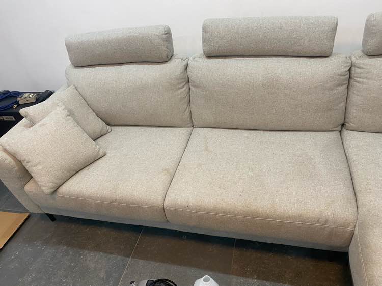 Zetel voor reiniging in Bertem - vlekken zichtbaar