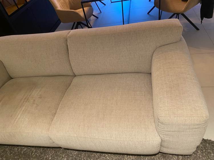 Zetel voor reiniging in Westerlo - vlekken zichtbaar