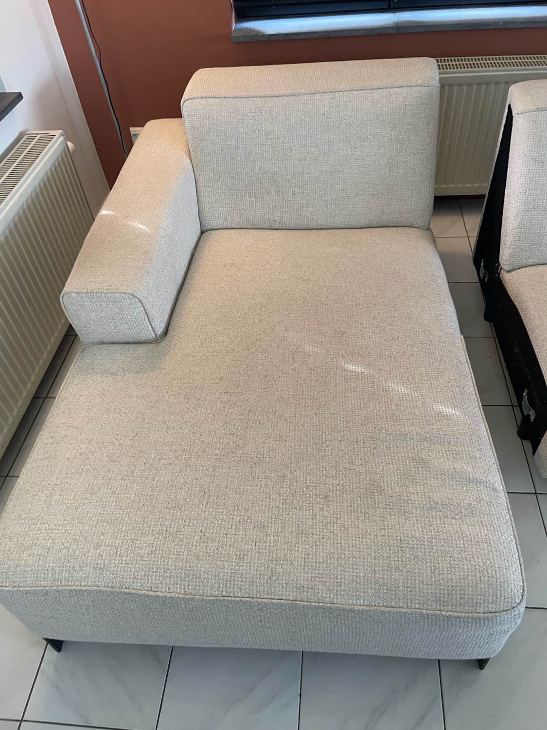 Zetel voor reiniging in Geel - vlekken zichtbaar