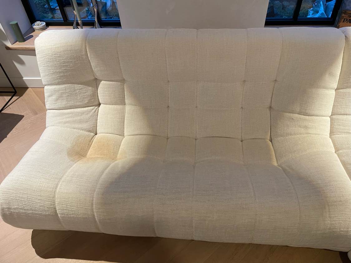 Zetel voor reiniging in Ternat - vlekken zichtbaar