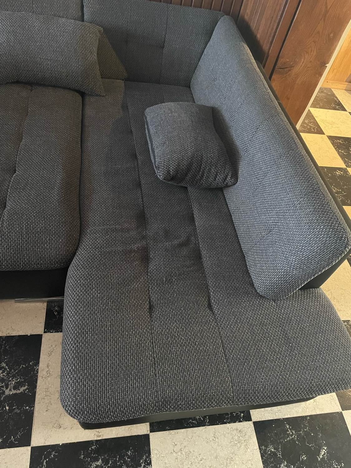 Zetel voor reiniging in Blankenberge - vlekken zichtbaar