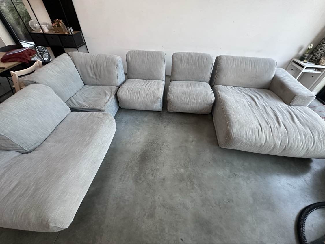 Zetel voor reiniging in Deinze - vlekken zichtbaar