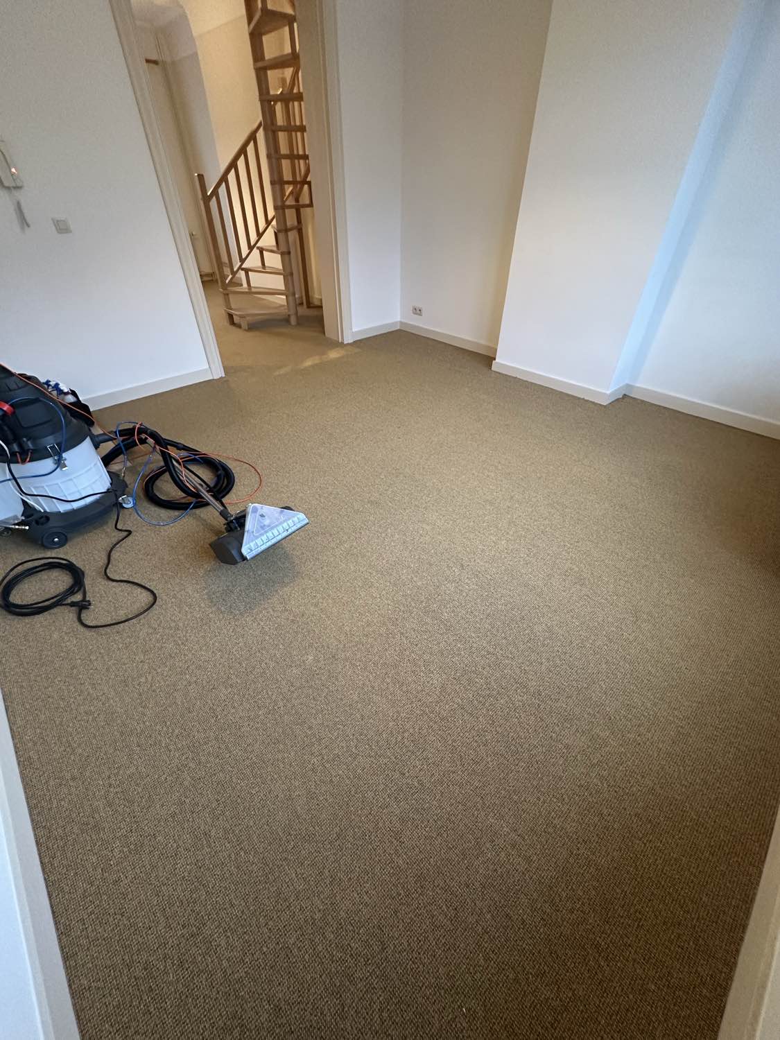 Zetel voor reiniging in Ukkel - vlekken zichtbaar