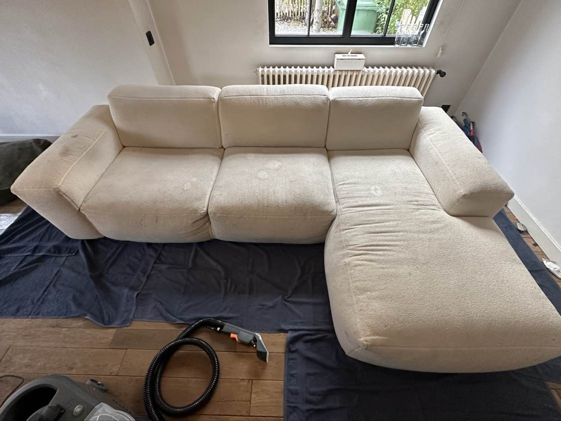 Zetel voor reiniging in Brugge - vlekken zichtbaar