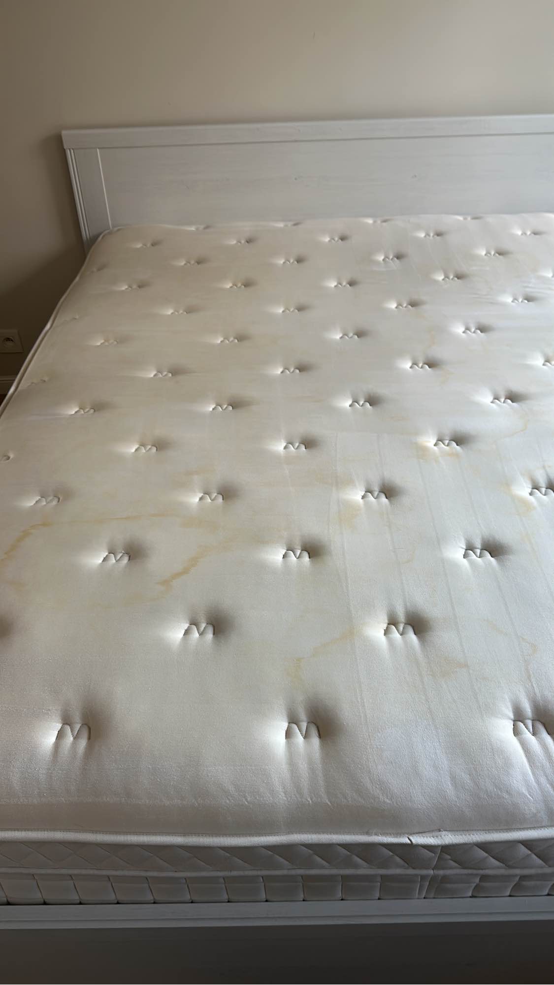 Zetel voor reiniging in Steenokkerzeel - vlekken zichtbaar