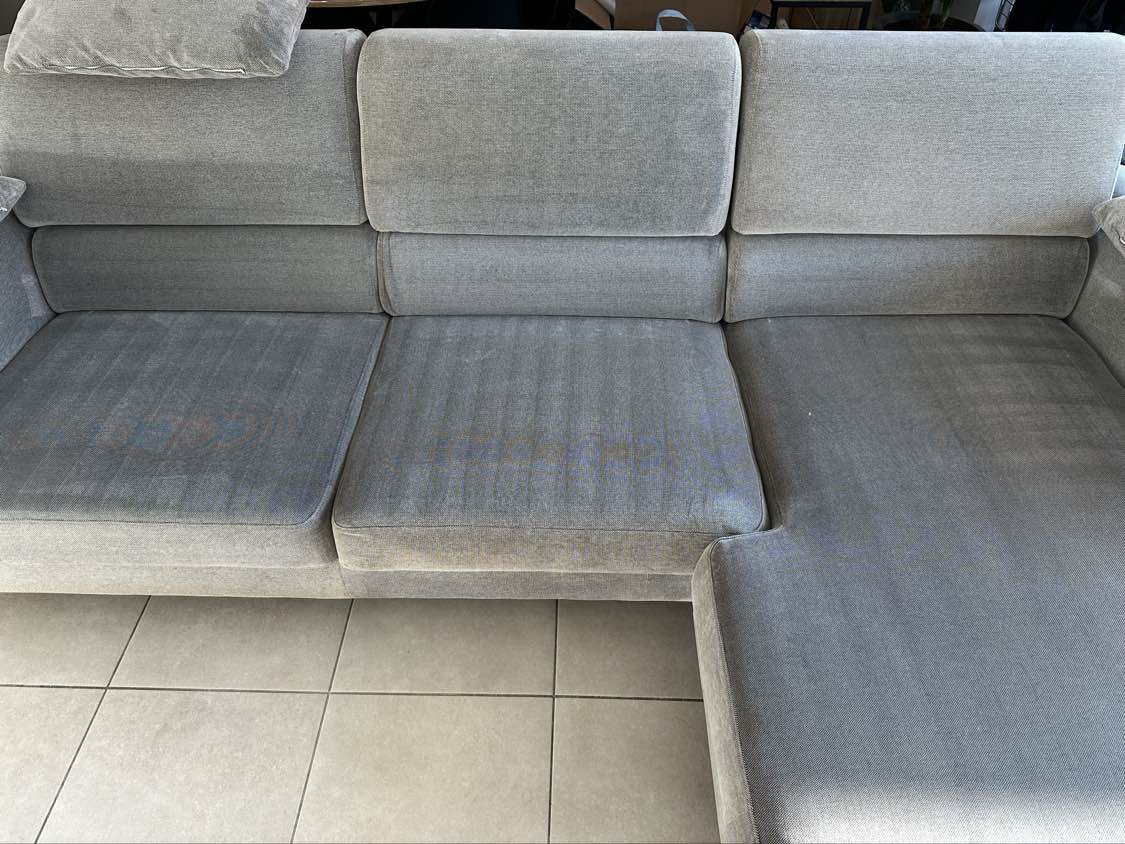 Zetel na professionele reiniging in Halle - vlekvrij resultaat