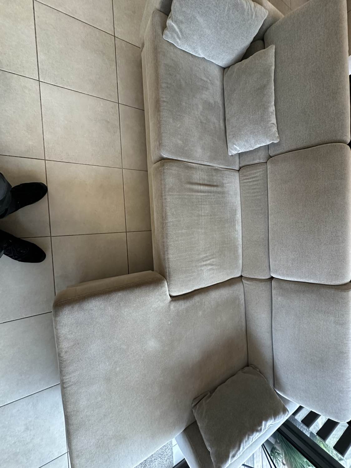 Zetel voor reiniging in Halle - vlekken zichtbaar